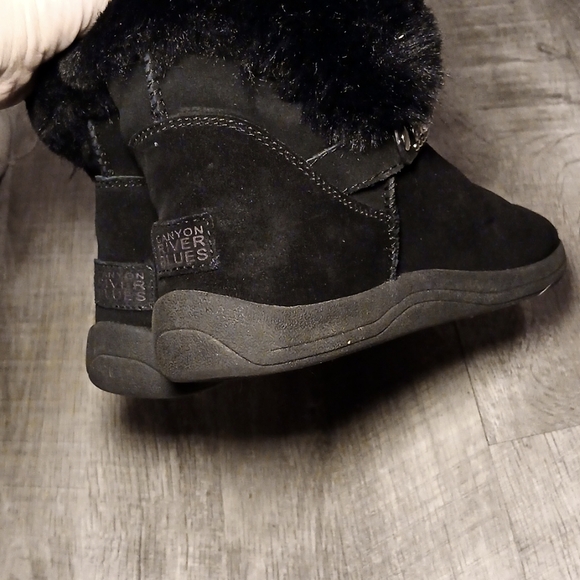 Canyon River Blues 'Anita' black furry rhinestone accented winter boots size 7 - Picture 11 of 13
